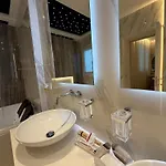 Saretta Luxury