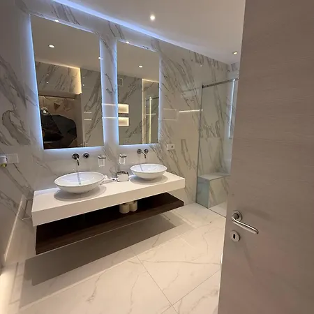 Проживание в семье Saretta Luxury *